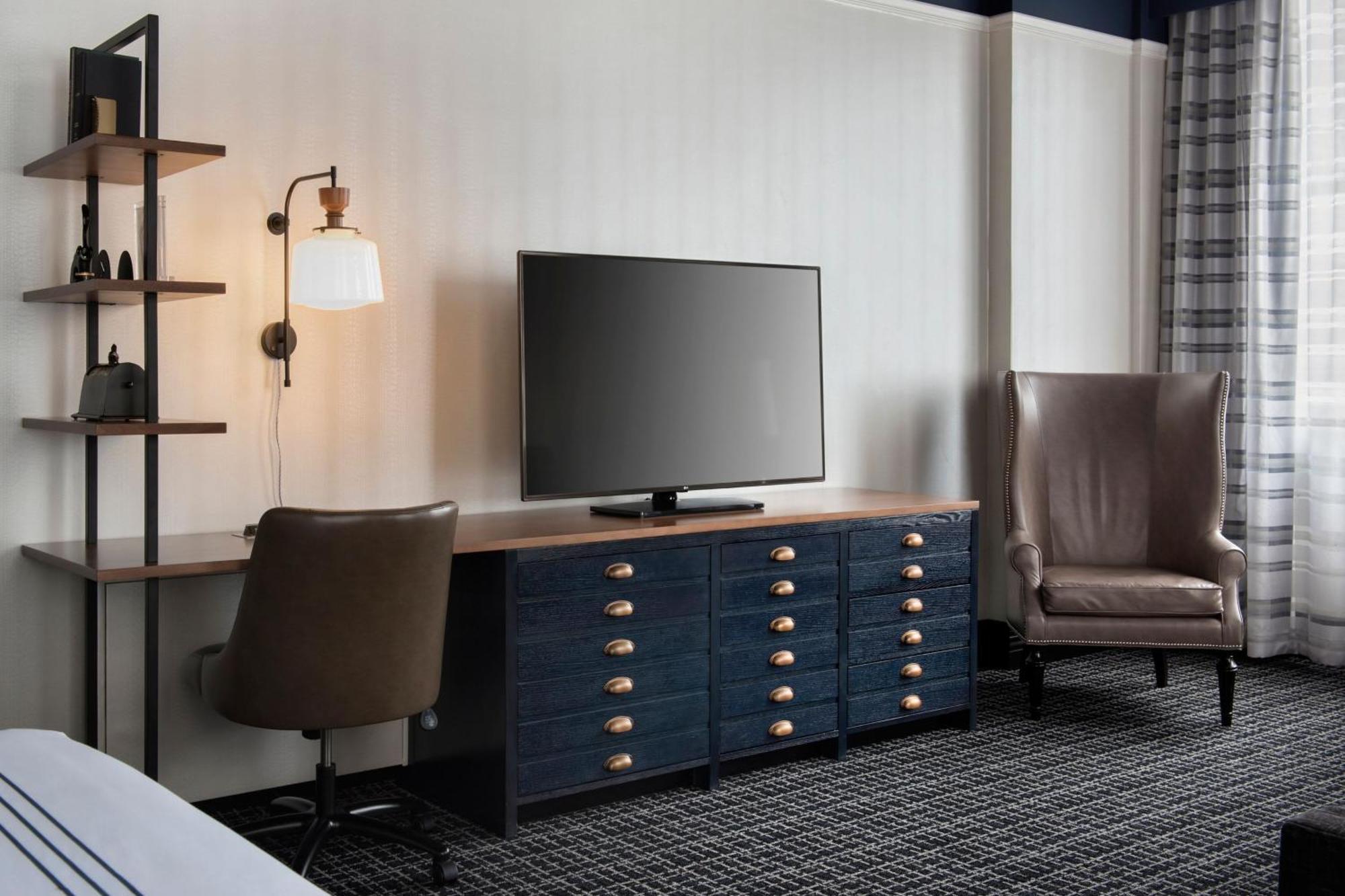 Studio Suite Suite 1 King Sofa bed Corner room