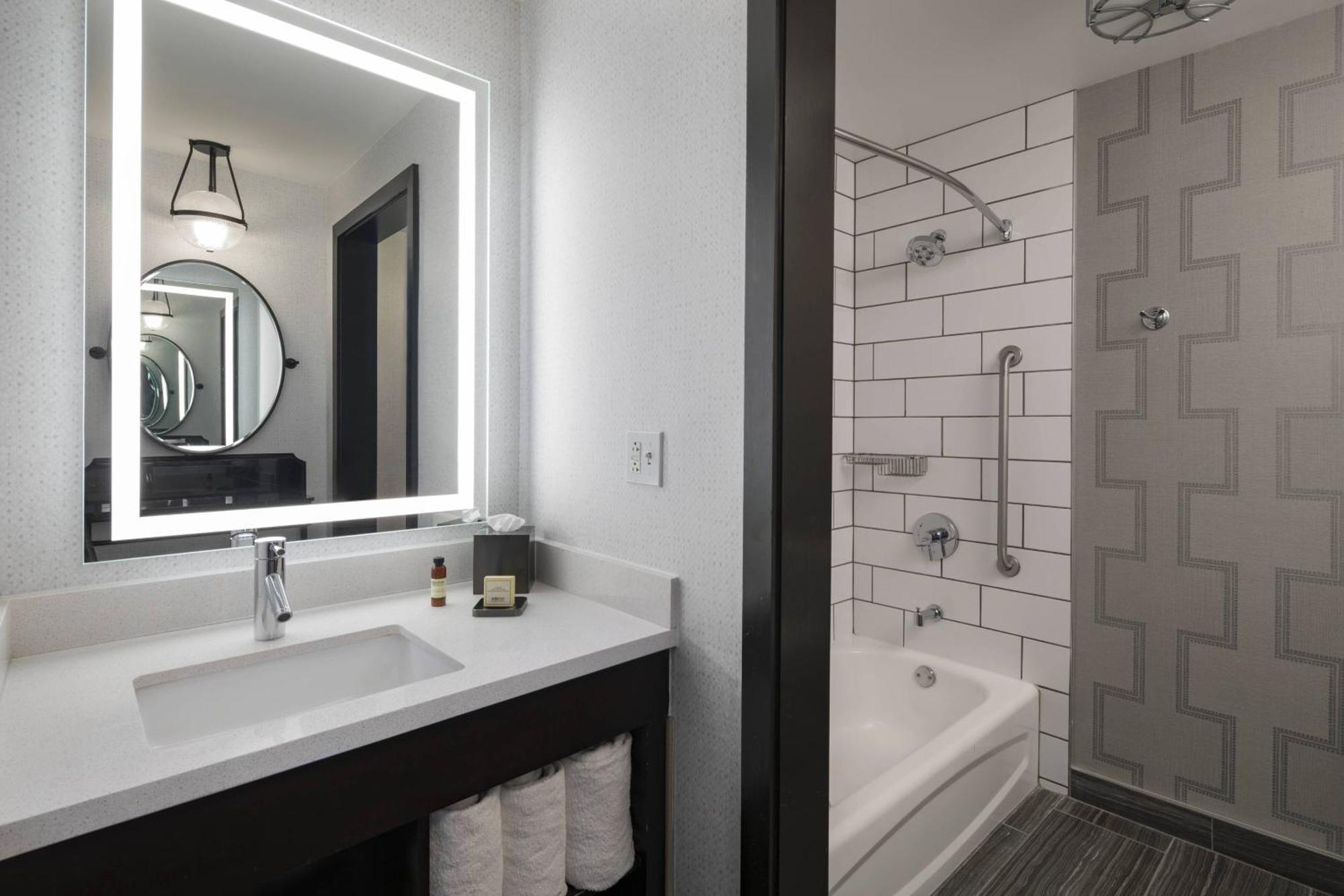 City View Queen or Queen Guest room 2 Queen City view